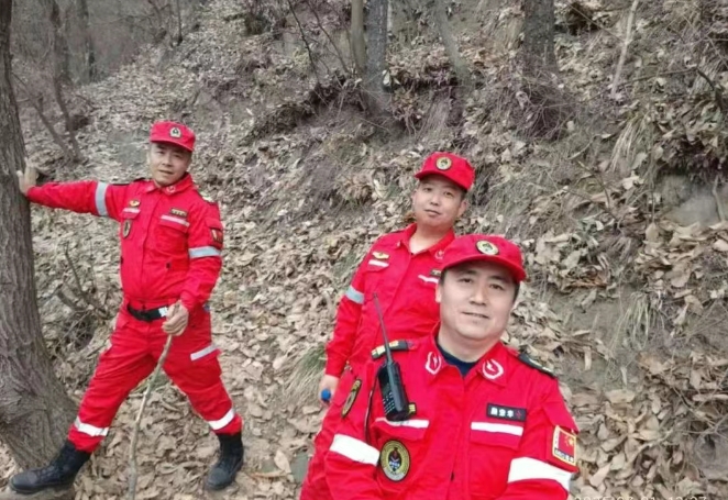 闪电应急救援队春季练兵忙，巡山护林科普安全知识
