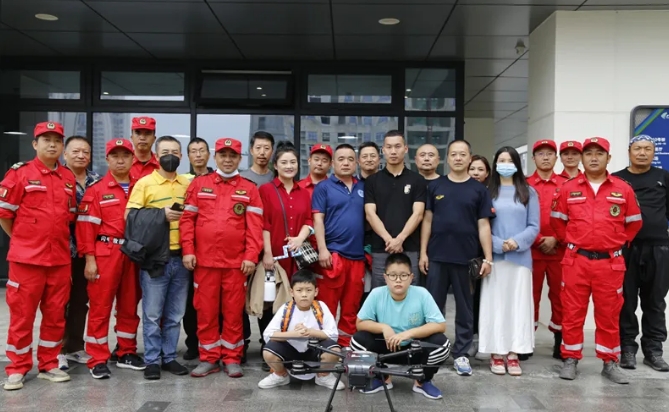 西安高新区闪电应急救援队组织开展无人机业务技能培训