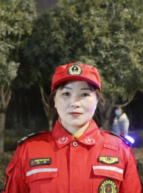 李佳
