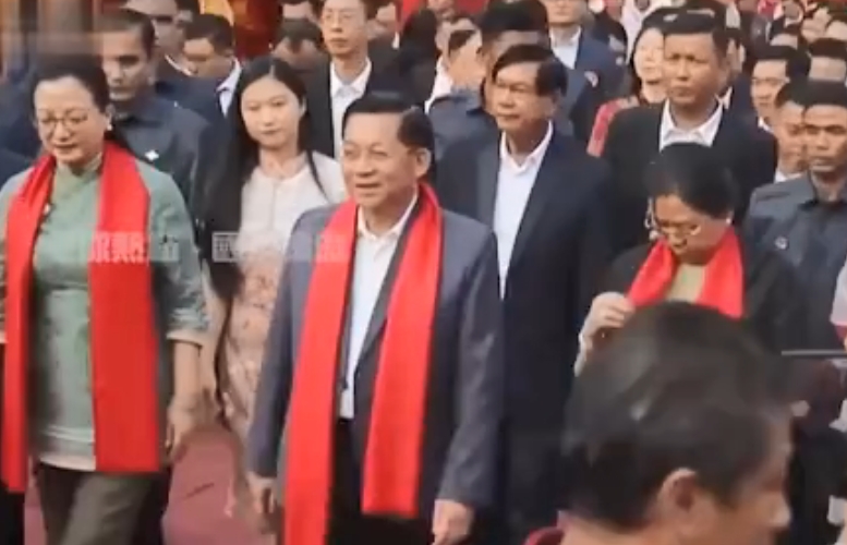 缅甸领导人敏昂莱慰问中国救援队伍